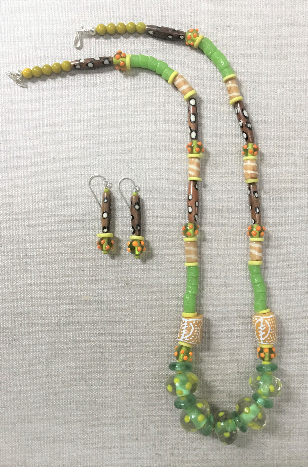 Necklace Spotted Glass Beads